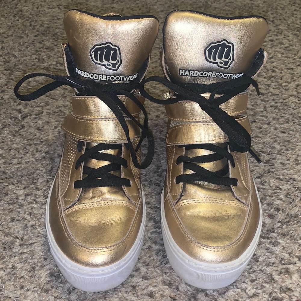 Gym shoes. Size 7.5